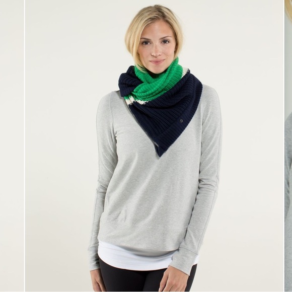 Lululemon Falling Freely Neck Warmer - Picture 2 of 11